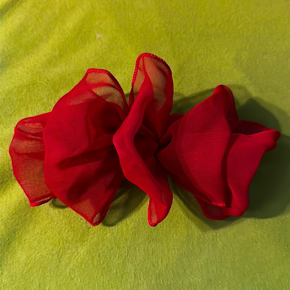 Red hair pin
